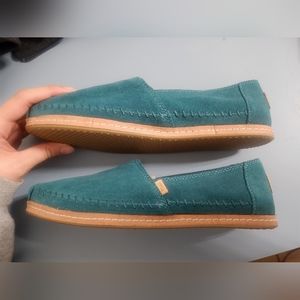 NWT TOMS Women Size 10 Teal Suede Slip-On Shoes Slippers
